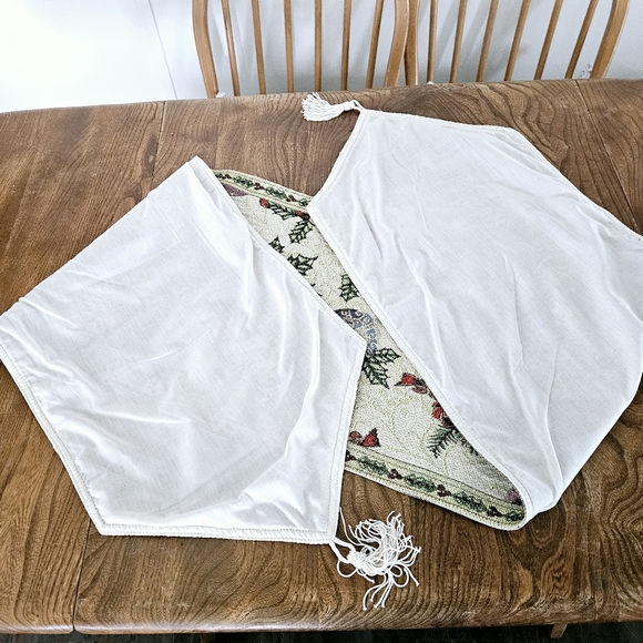 Christmas Holiday Lined Tablerunner with Tassle Ends Poinsettias Jingle Bells Or - Picture 9 of 16